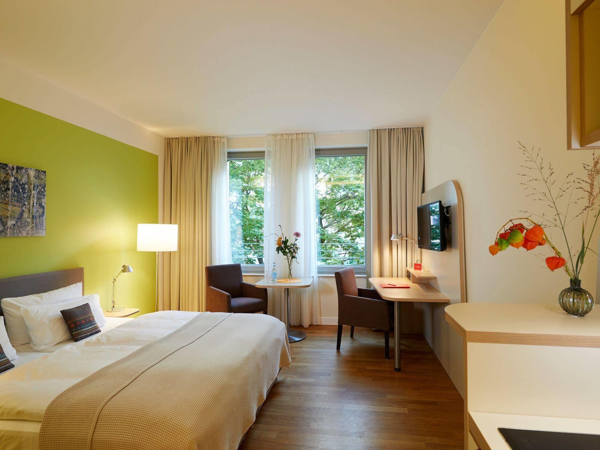Flottwell Berlin Hotel & Residenz Am Park Bagian luar foto